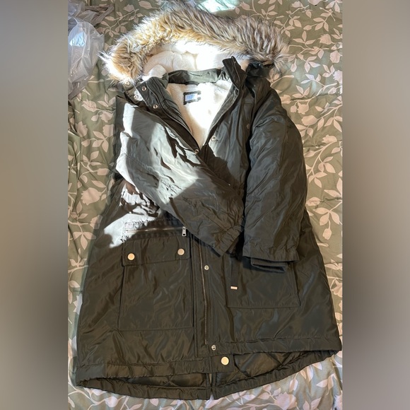 Women’s Winter Coat - Picture 1 of 3